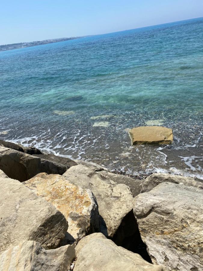 Coral Bay Modern Renovated Apartment By The Sea Paphos Kültér fotó