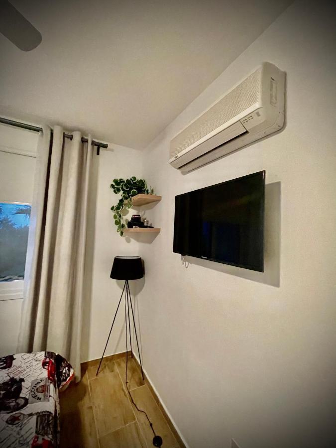 Coral Bay Modern Renovated Apartment By The Sea Paphos Kültér fotó