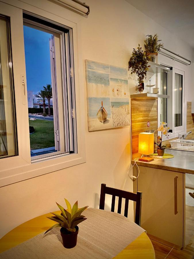 Coral Bay Modern Renovated Apartment By The Sea Paphos Kültér fotó